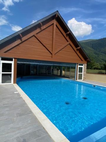 Le 102, T3 Pour 5 Personnes, Vue Montagne, Classe 2 Etoiles Nf, Parking, Piscine En Ete Bagnères-de-Luchon المظهر الخارجي الصورة